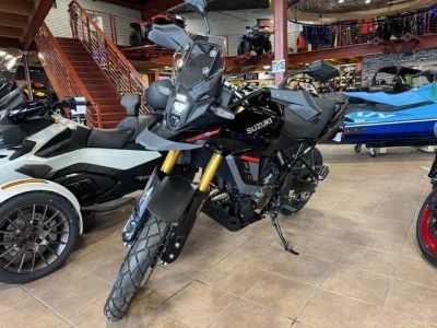 2025 Suzuki V-STROM 800DE — front three-quarter view