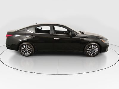 2025 Nissan Altima — photo 8 view