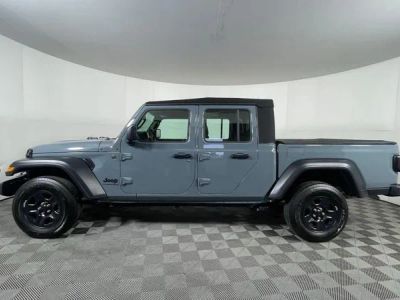 2024 Jeep Gladiator — side profile view