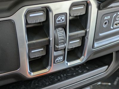 2025 Jeep Wrangler - Photo 20
