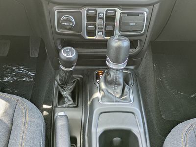 2025 Jeep Wrangler - Photo 17