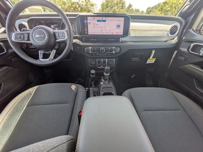 2025 Jeep Wrangler - Photo 13