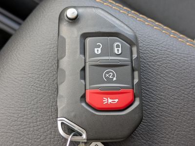 2025 Jeep Wrangler - Photo 25