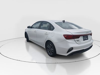 2023 Kia Forte - Photo 5