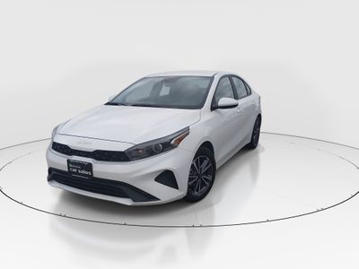 2023 Kia Forte - Photo 3