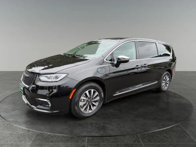 2023 Chrysler Pacifica Hybrid — rear three-quarter view