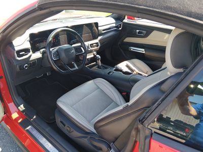 2024 Ford Mustang - Photo 12