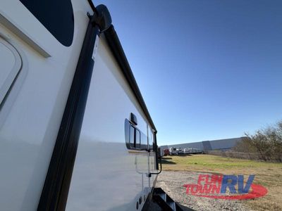 2025 Ember RV E-Series - Photo 8