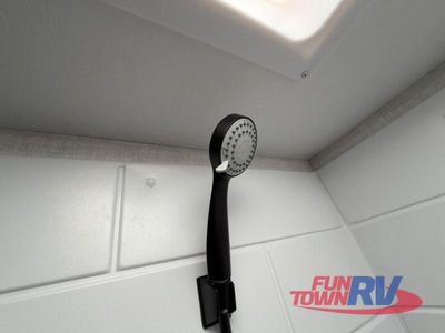 2025 Ember RV E-Series - Photo 33