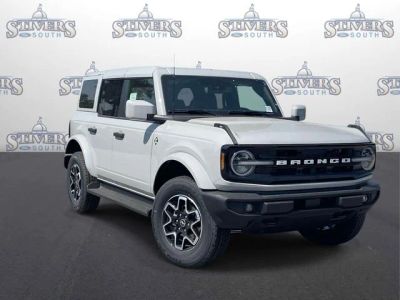2026 Ford Bronco Outer Banks in White — front three-quarter view