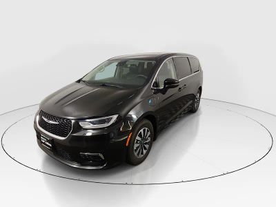 2023 Chrysler Pacifica - Photo 3