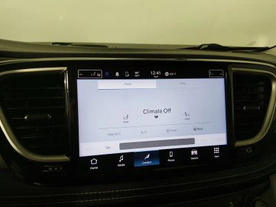 2023 Chrysler Pacifica - Photo 18