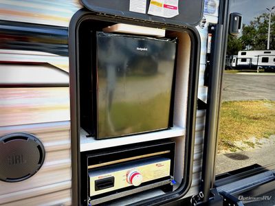 2025 Coachmen Catalina Legacy Edition - Photo 12