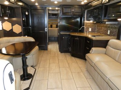 2017 Tiffin Allegro Breeze — detail view