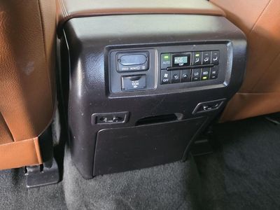 2016 Toyota Sequoia — photo 13 view