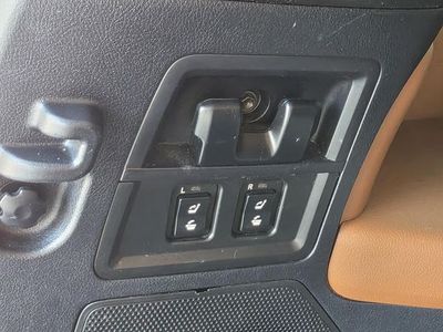 2016 Toyota Sequoia — photo 16 view