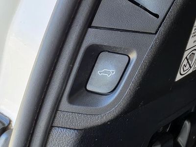 2016 Toyota Sequoia — photo 18 view