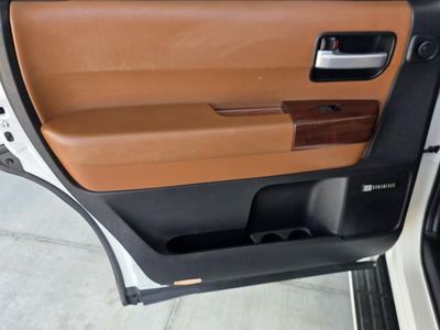2016 Toyota Sequoia — photo 42 view