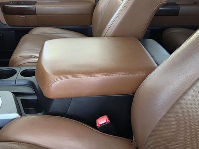 2016 Toyota Sequoia — photo 9 view