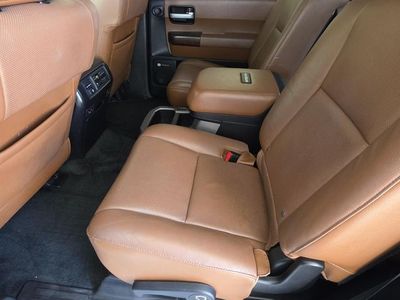 2016 Toyota Sequoia — photo 10 view