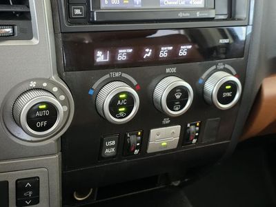 2016 Toyota Sequoia — photo 26 view