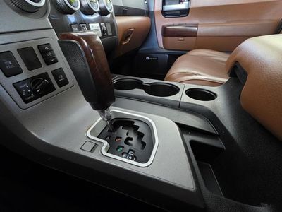 2016 Toyota Sequoia — photo 28 view