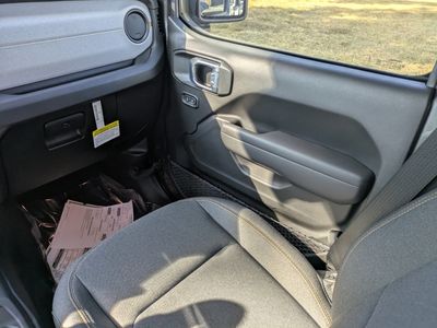 2026 Jeep Gladiator — photo 15 view