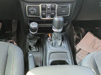 2026 Jeep Gladiator — photo 17 view