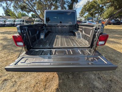 2026 Jeep Gladiator — photo 11 view