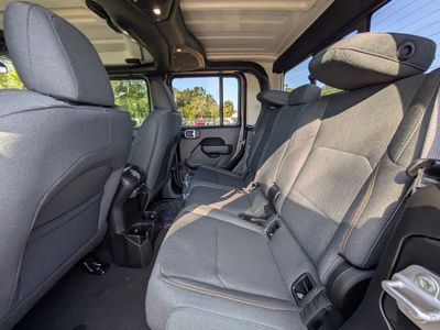 2026 Jeep Gladiator — photo 12 view