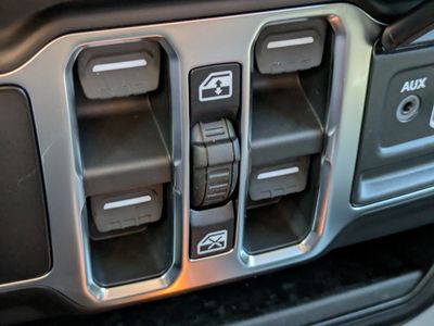 2026 Jeep Gladiator — photo 20 view