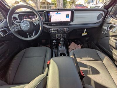 2026 Jeep Gladiator — photo 13 view