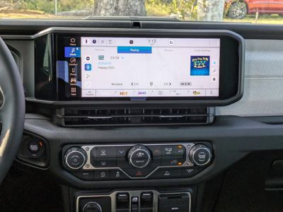 2026 Jeep Gladiator — photo 16 view