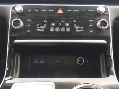 2025 Genesis GV80 — photo 18 view
