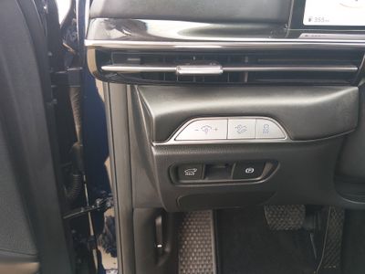 2025 Genesis GV80 — photo 13 view