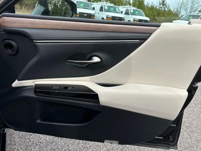 2024 Lexus ES - Photo 36