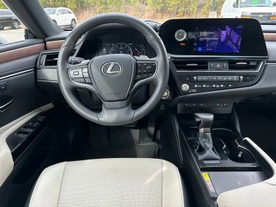 2024 Lexus ES - Photo 2