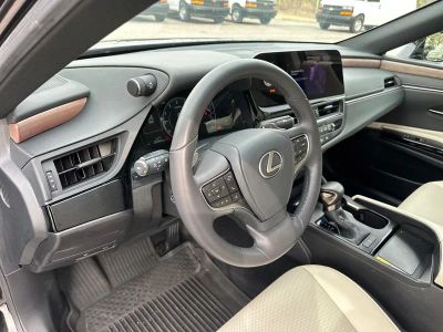 2024 Lexus ES - Photo 17