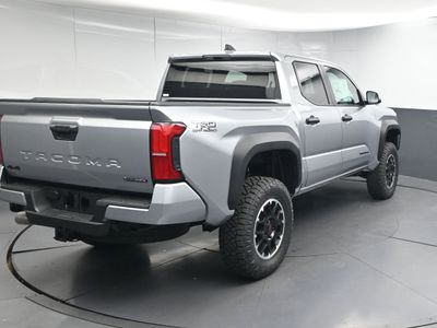 2025 Toyota Tacoma i-FORCE MAX TRD Off-Road i-FORCE MAX Truck Double Cab - Photo 5