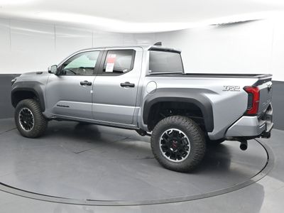 2025 Toyota Tacoma i-FORCE MAX TRD Off-Road i-FORCE MAX Truck Double Cab - Photo 4