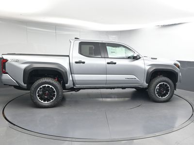 2025 Toyota Tacoma i-FORCE MAX TRD Off-Road i-FORCE MAX Truck Double Cab - Photo 8
