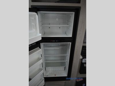 2024 Coachmen RV Catalina Legacy Edition - Photo 11