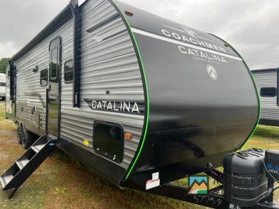 2027 Coachmen RV Catalina Legacy Edition 323BHDSCK — front three-quarter view