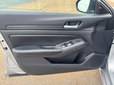 2024 Nissan Altima — photo 8 view