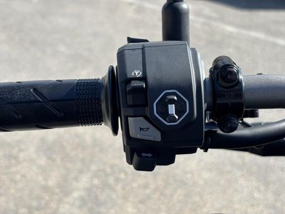 2025 Honda CB650R E-Clutch - Photo 11