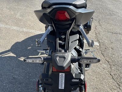 2025 Honda CB650R E-Clutch - Photo 3