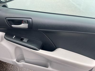 2014 Toyota Camry - Photo 21