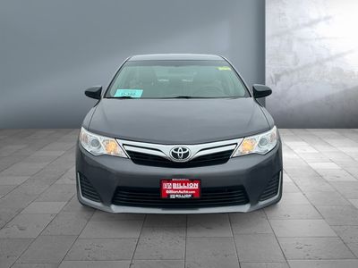 2014 Toyota Camry - Photo 2