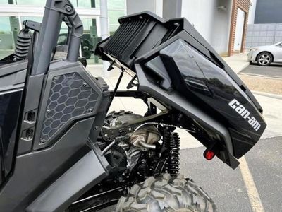 2026 Can-Am Commander MAX XT 700 - Photo 11