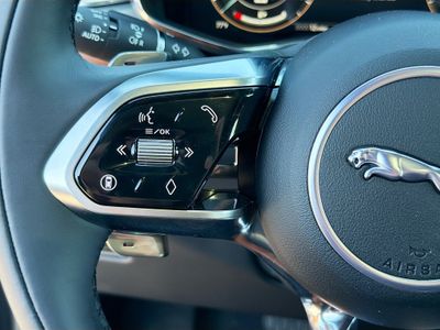 2026 Jaguar F-PACE - Photo 38
